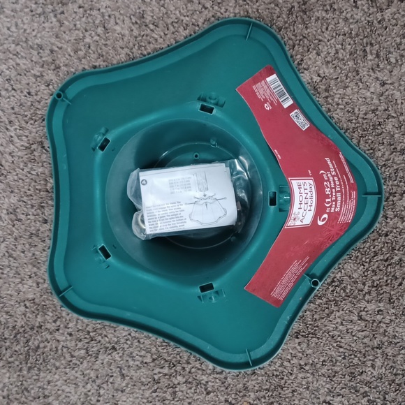 New 6ft Christmas Tree Stand - Picture 2 of 3